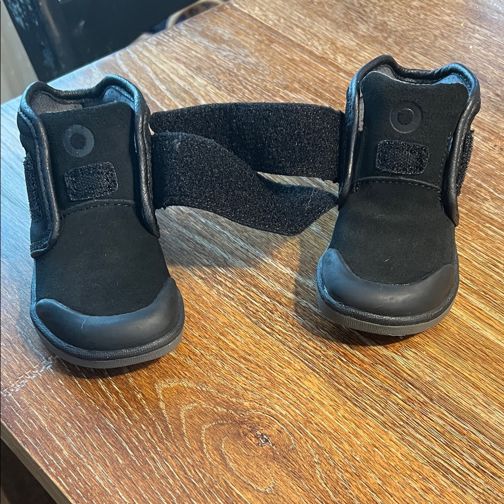 Bogs Kids Black Velcro Boots - Picture 2 of 5
